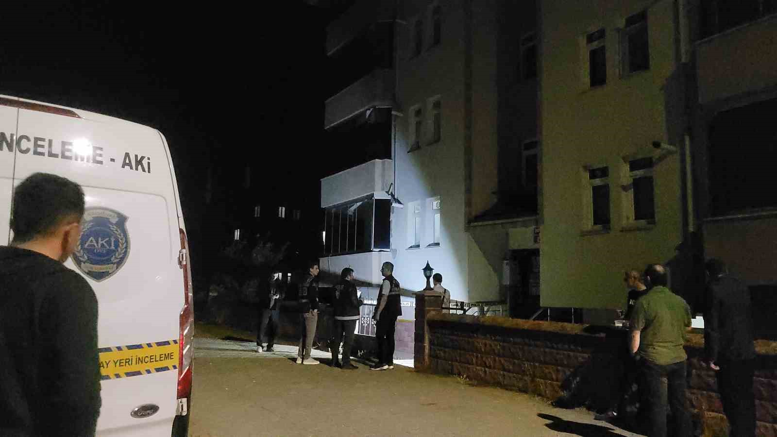Balkondan düşen yaşlı adam hayatını kaybetti