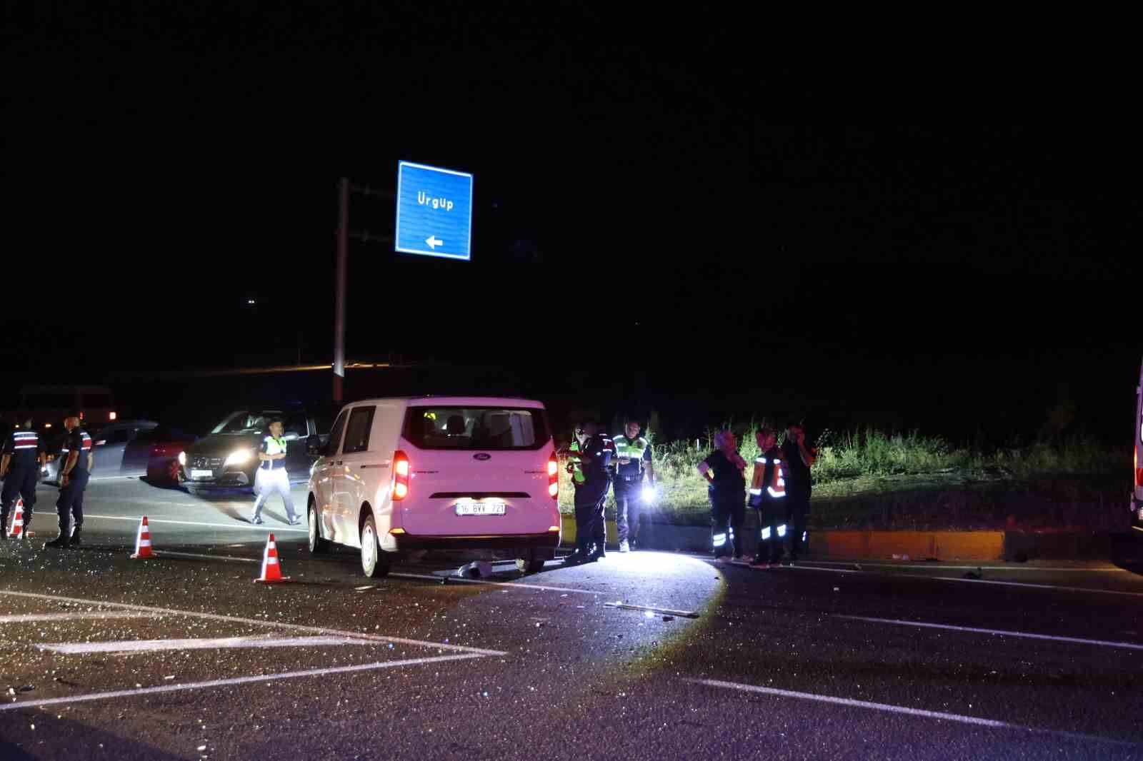 Minibüs ile hafif ticari araç çarpıştı: 5 yaralı