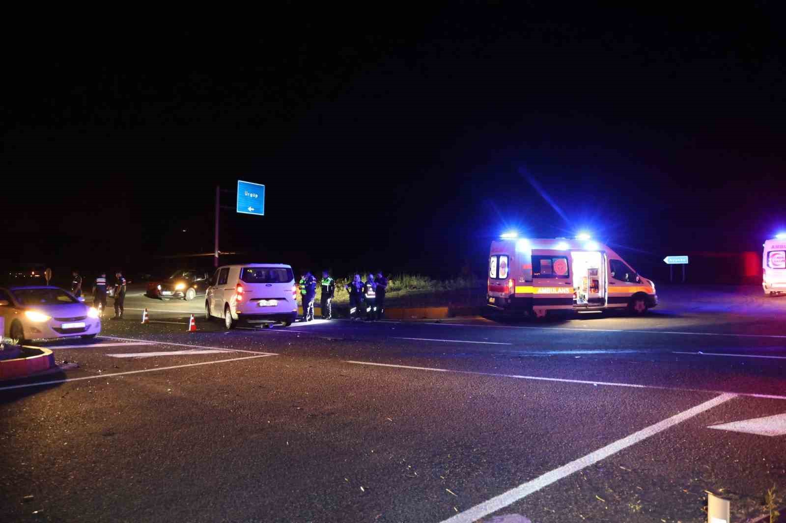 Minibüs ile hafif ticari araç çarpıştı: 5 yaralı