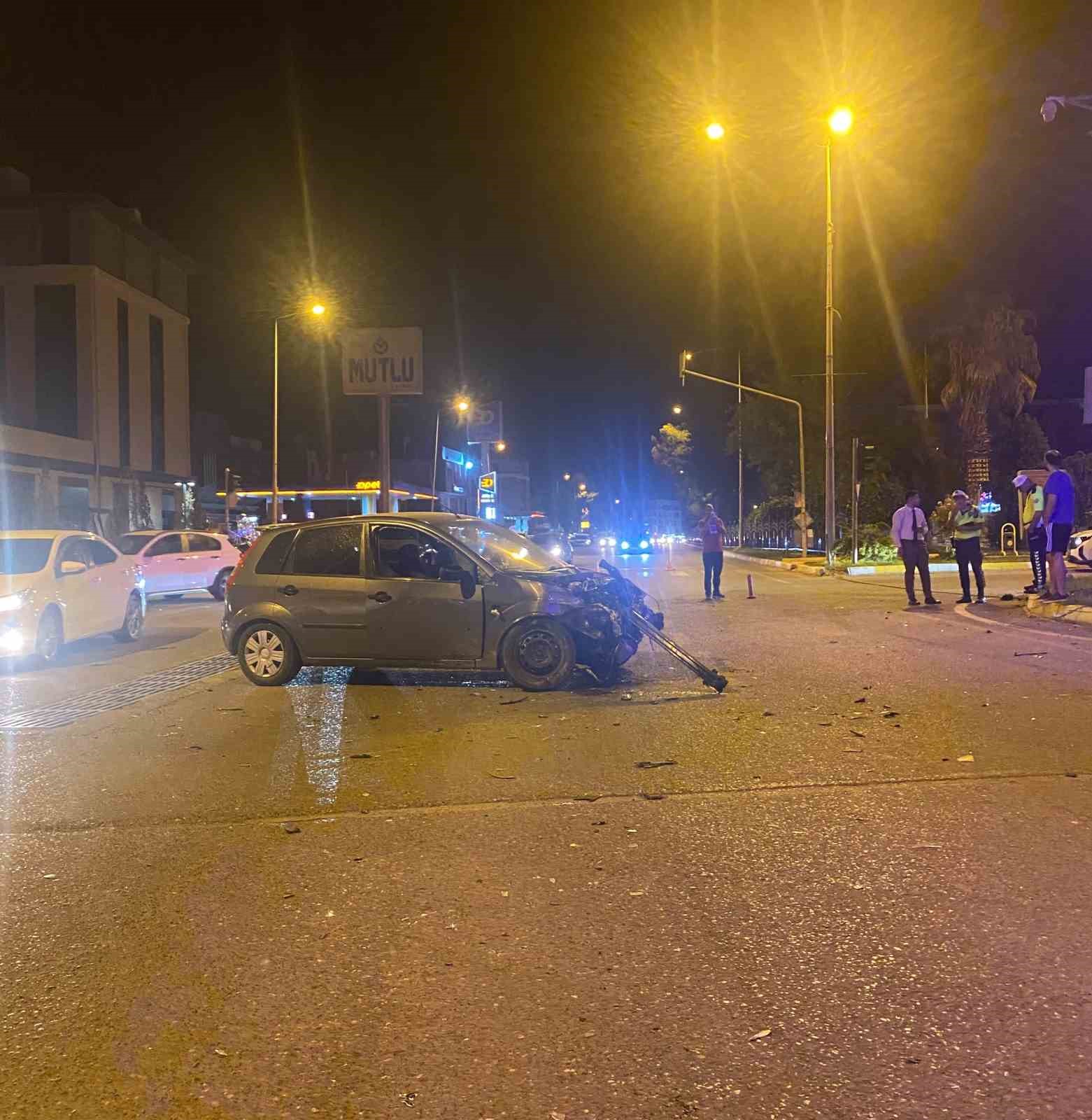 İki otomobil çarpıştı: 1 yaralı