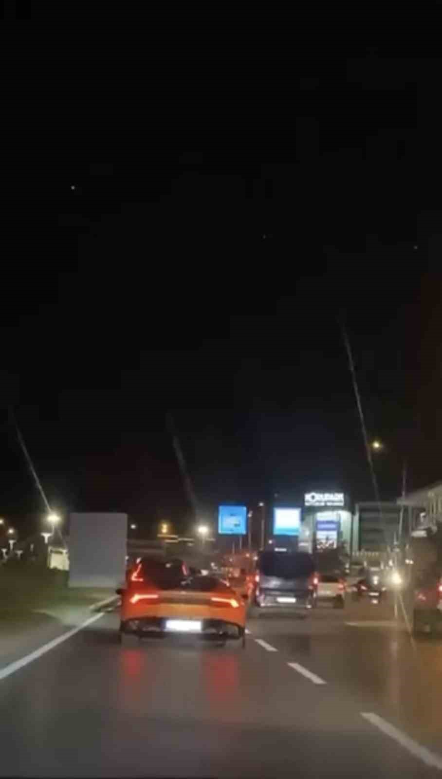 Bursa’da lüks otomobil kazaya karıştı, sürücü kaçtı