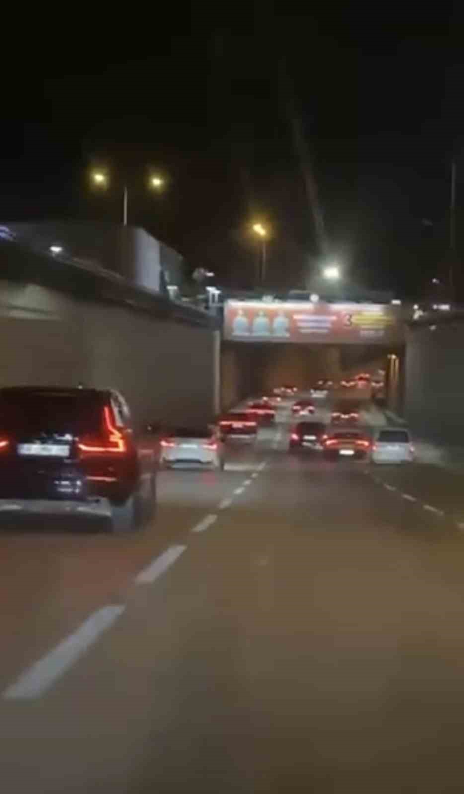 Bursa’da lüks otomobil kazaya karıştı, sürücü kaçtı