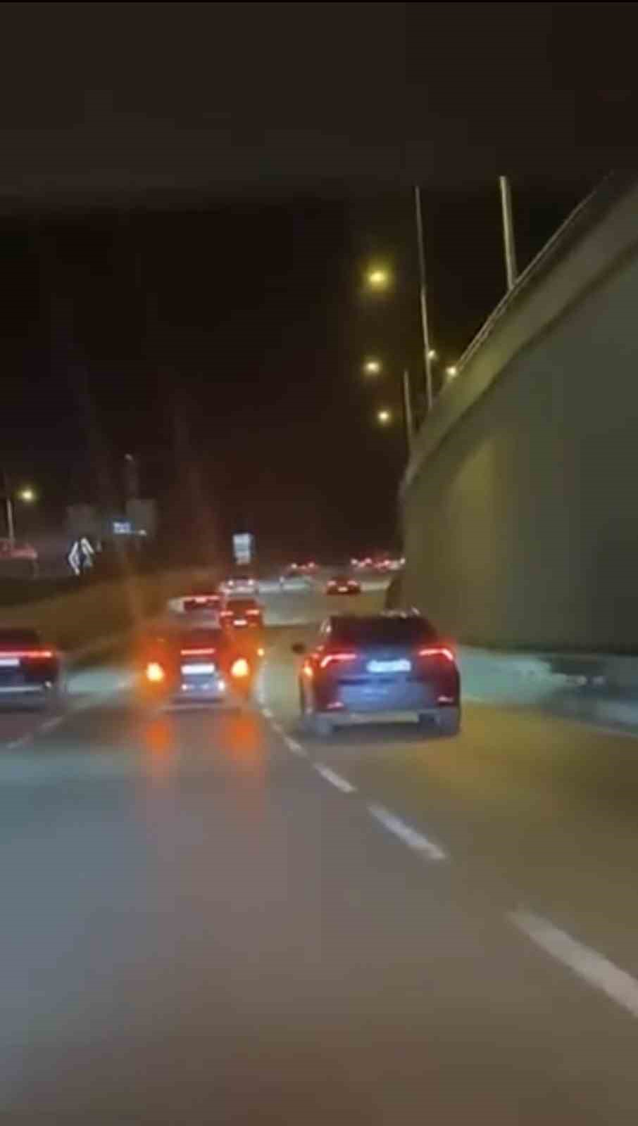 Bursa’da lüks otomobil kazaya karıştı, sürücü kaçtı