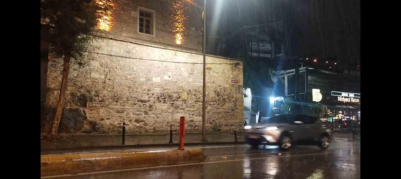 İstanbul’da beklenen yağış başladı