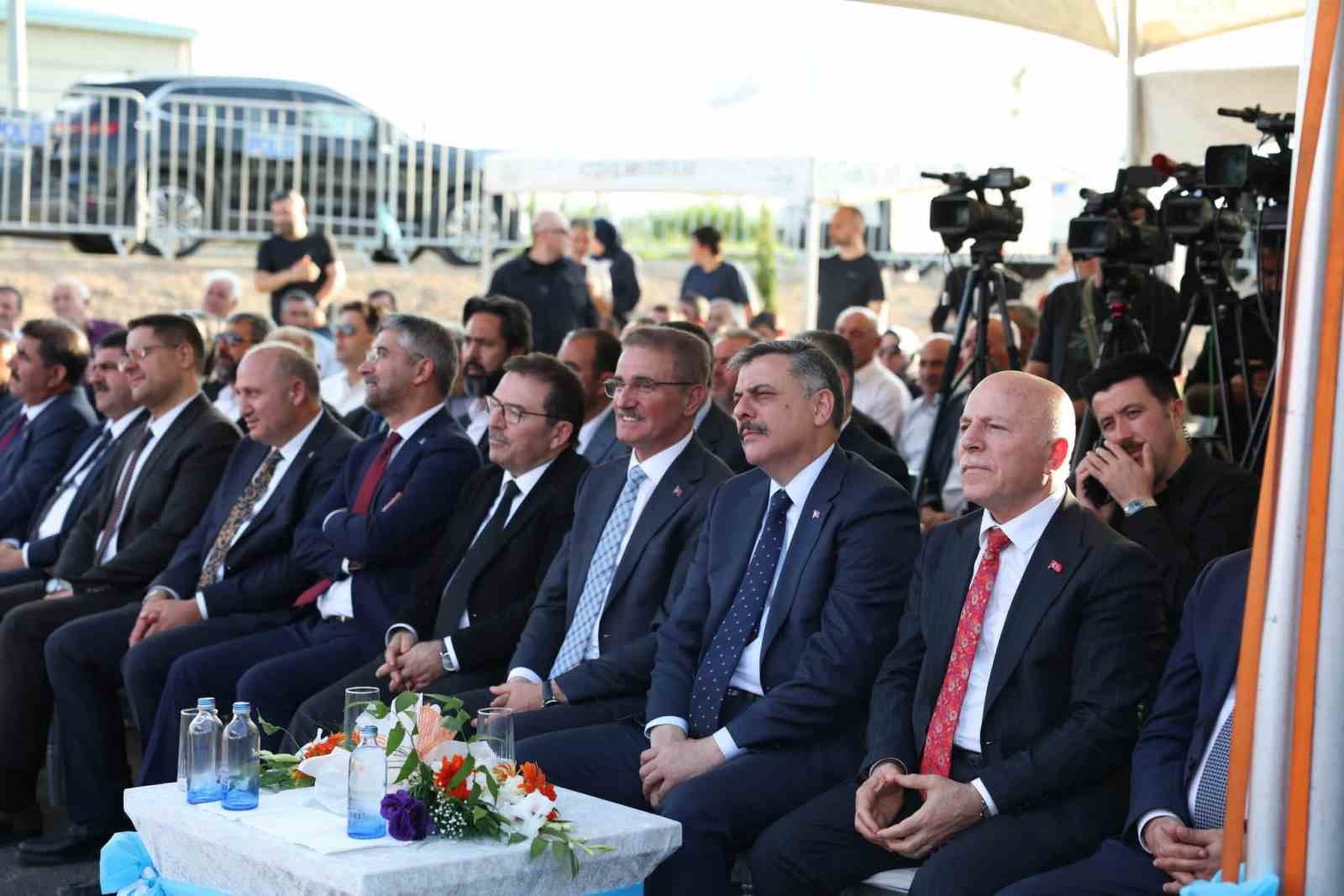 Bakan Çiftçi Aziziye’de toplu açılışlara katıldı