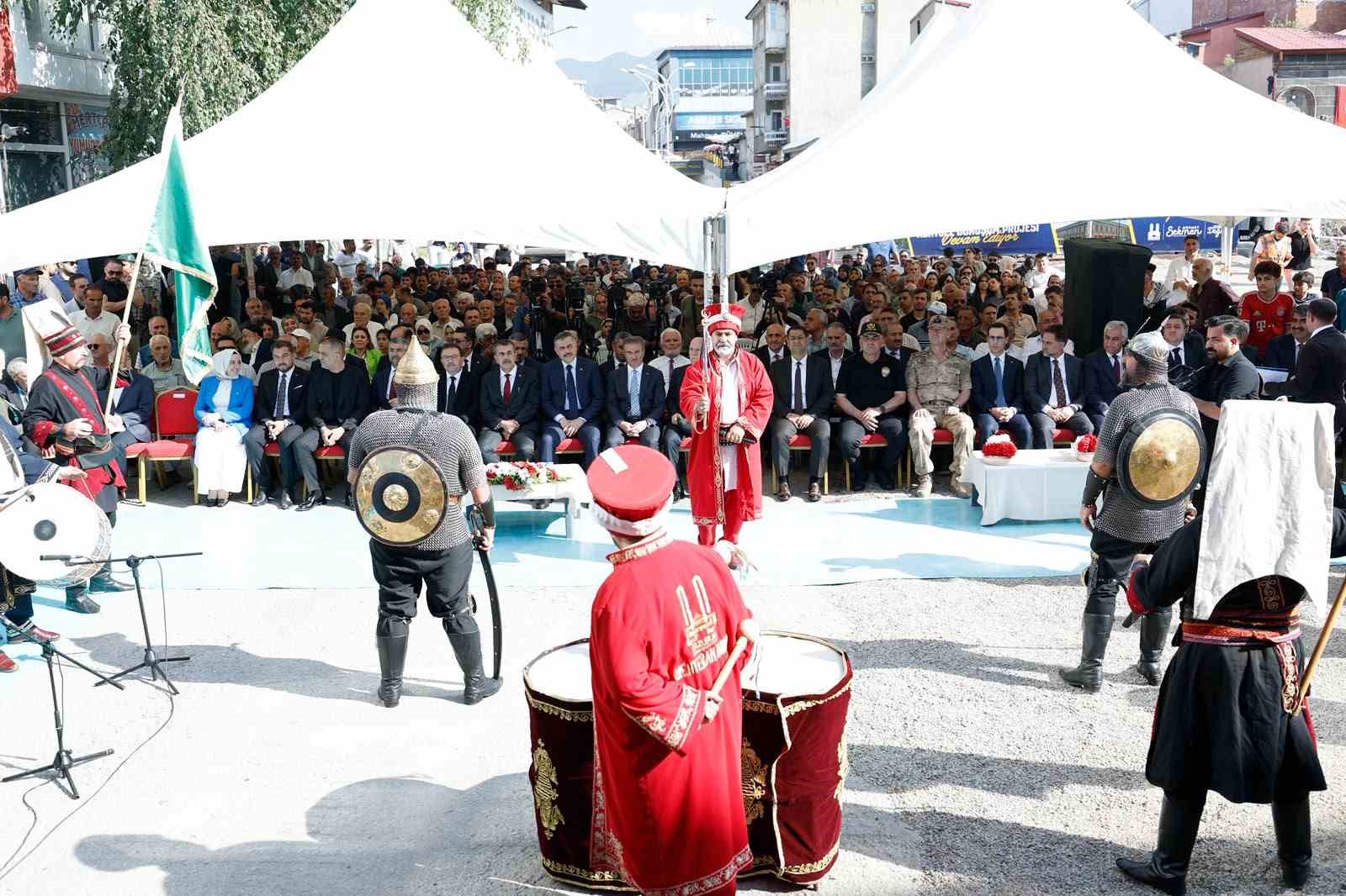 Bakan Çiftçi Aziziye’de toplu açılışlara katıldı