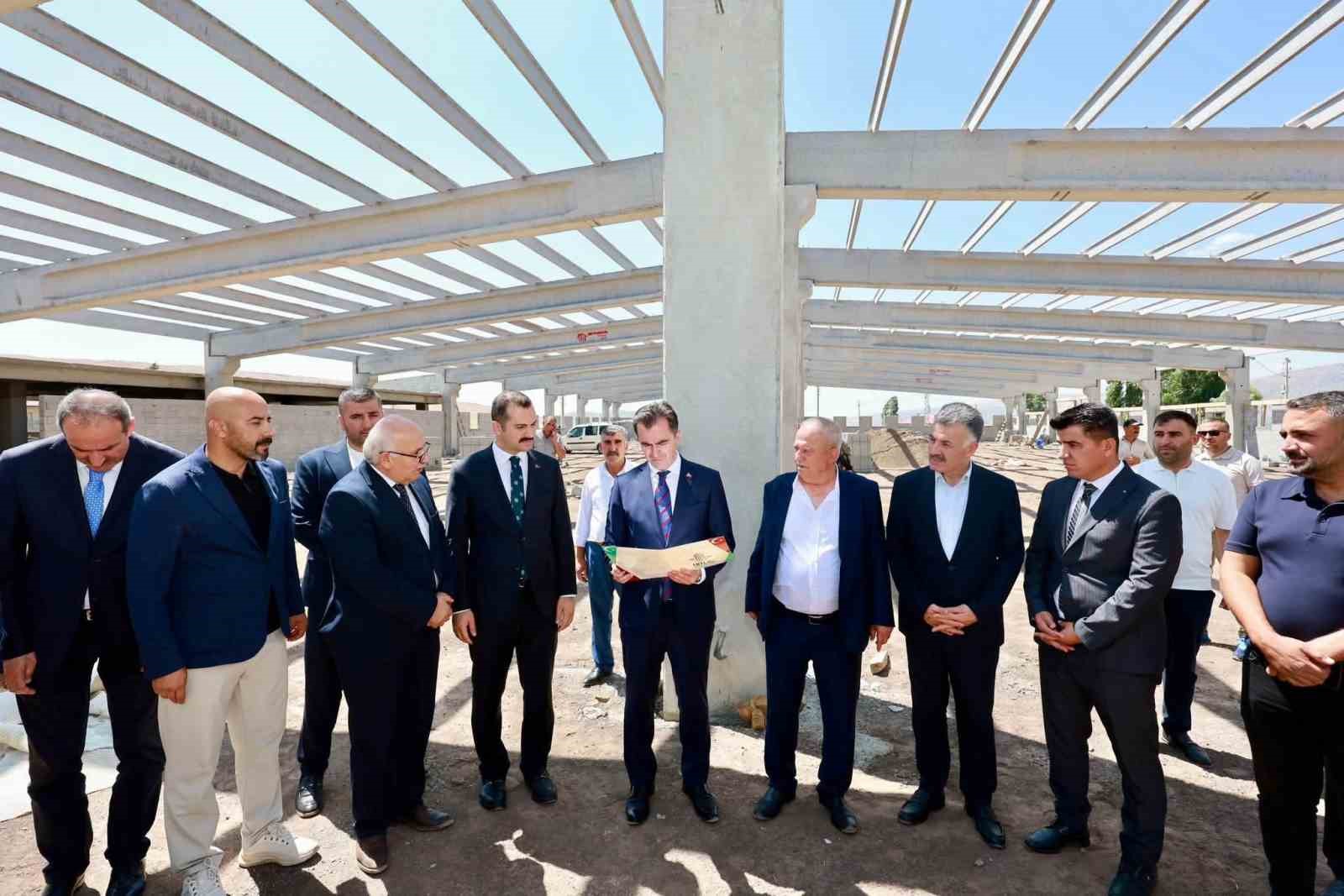 Bitlis Valisi Karakaya Güroymak’ta incelemelerde bulundu