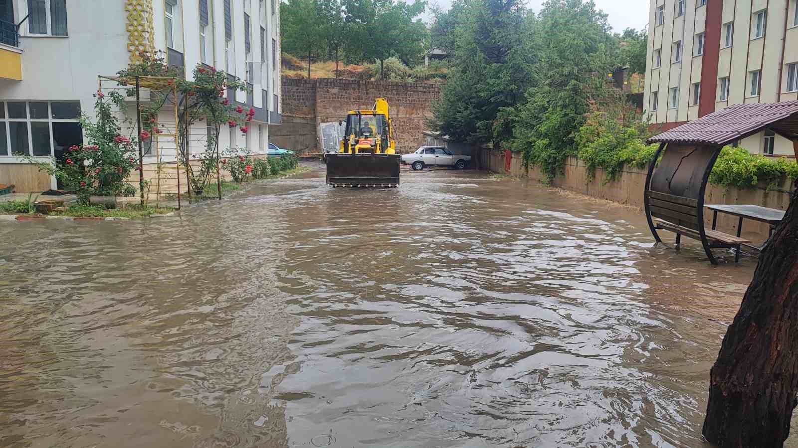 Yozgat’ta sağanak hayatı olumsuz etkiledi