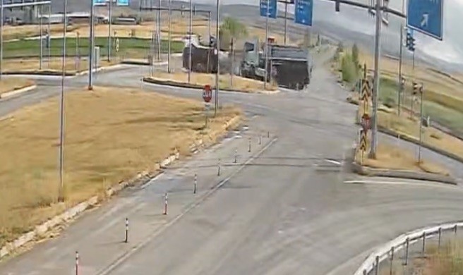 Çorum’da tır ile tankerin çarpıştı:2 yaralı