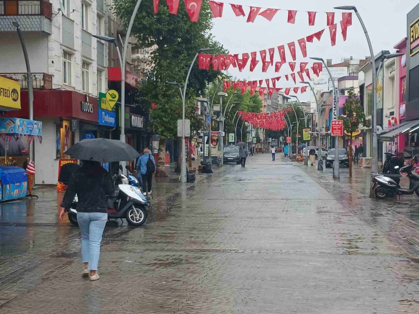 Sakarya’da sağanak hayatı olumsuz etkiledi