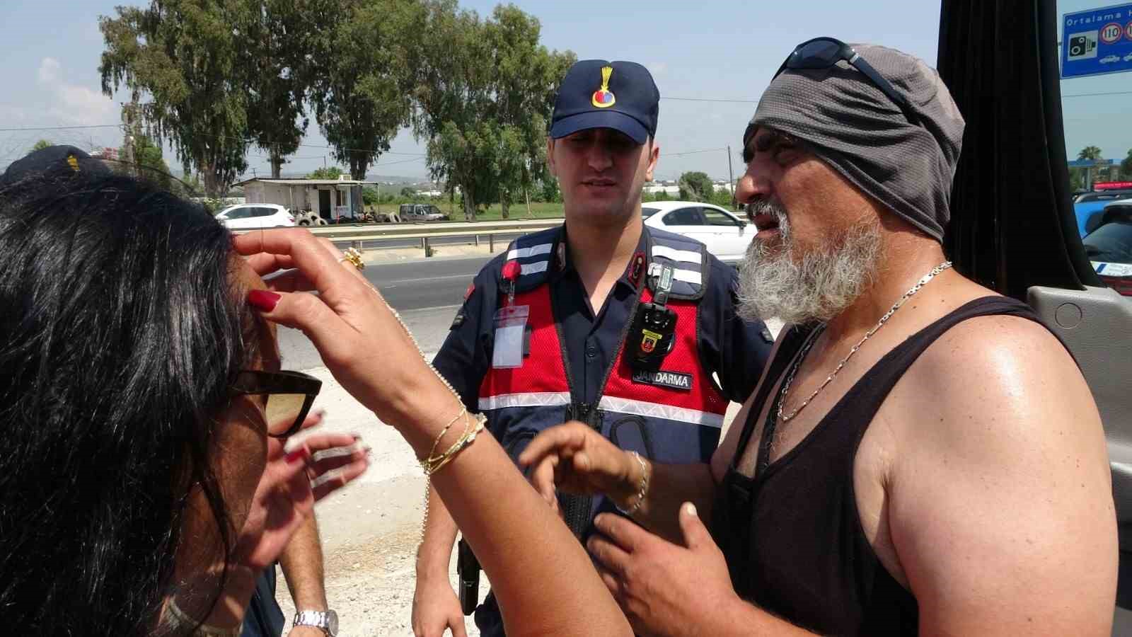 Otomobil ile motosiklet çarpıştı, görgü tanığı ile sürücü kazayı tartıştı