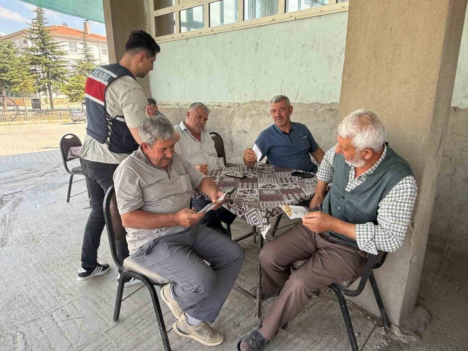 Jandarma vatandaşları dolandırıcılık konusunda bilgilendirdi