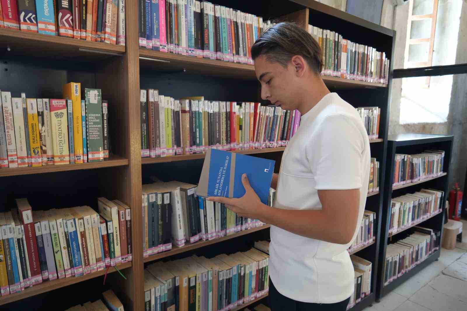 16 yaşındaki İbrahim, tarihe olan ilgisini kitaba dönüştürdü