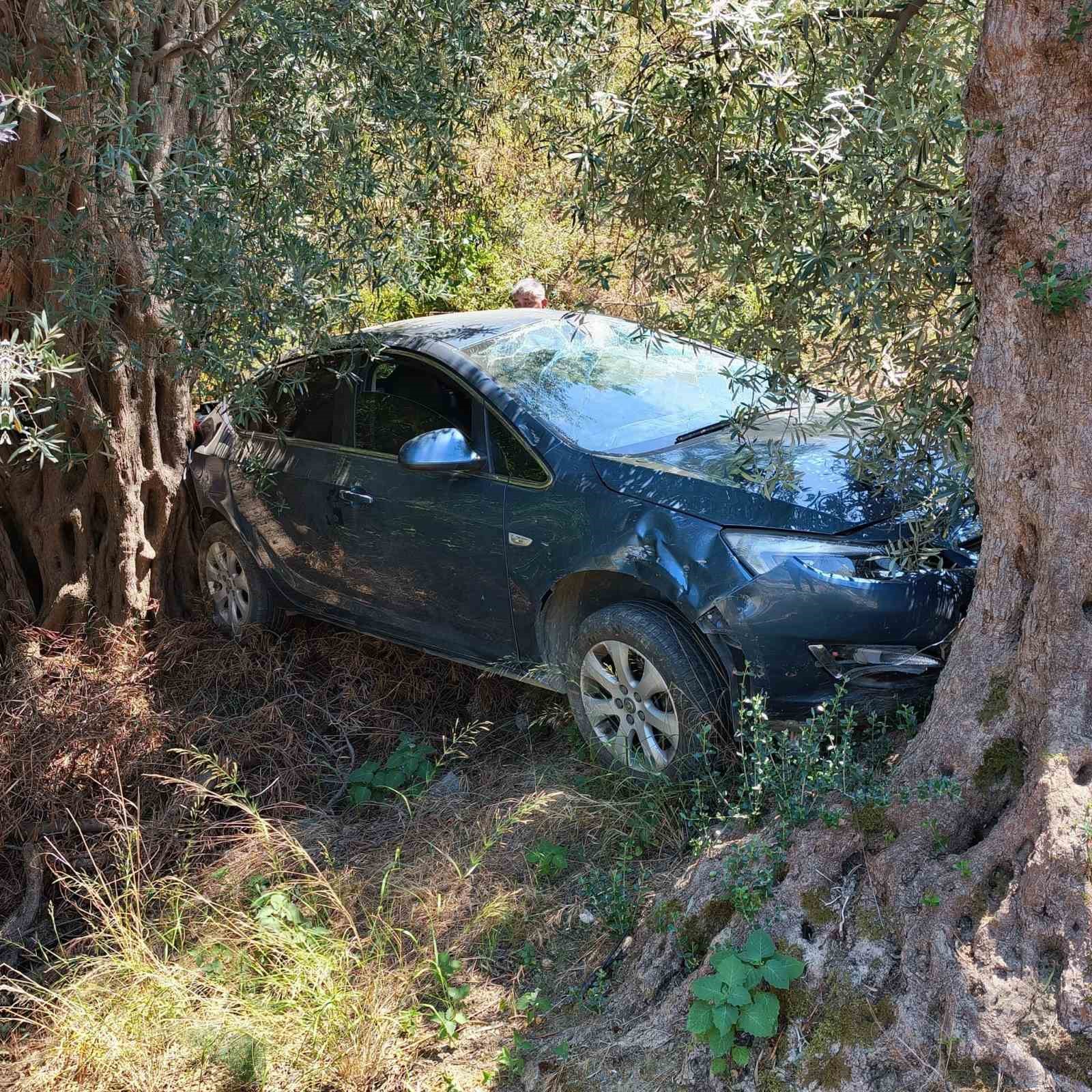 Bandırma Edincik’te tek taraflı trafik kazası: 2 kişi hafif yaralandı