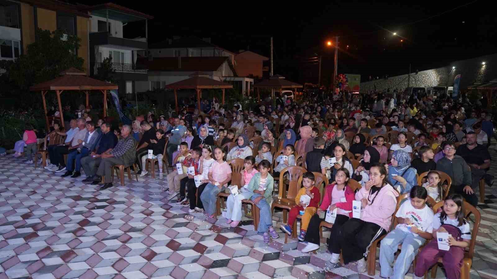 Isparta Belediyesi’nden Sav’da çocuklara açık hava sineması