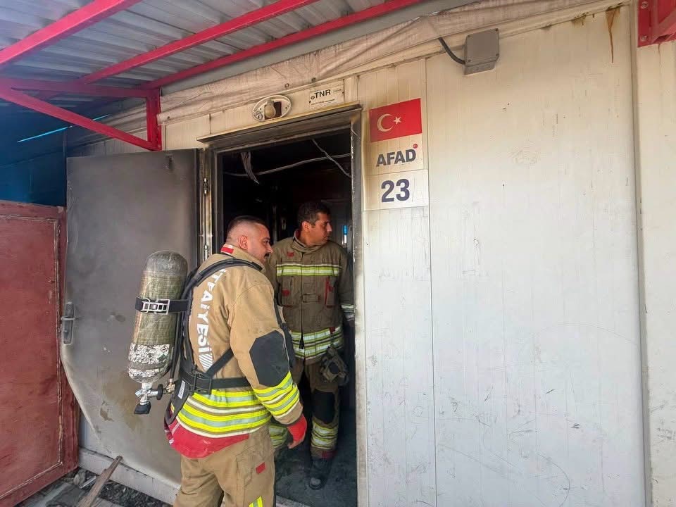 Antakya’da konteyner kentte çıkan yangın kontrol altına alındı