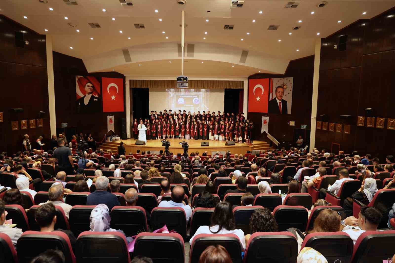 ERÜ Veteriner Fakültesi yeni mezunlarını verdi