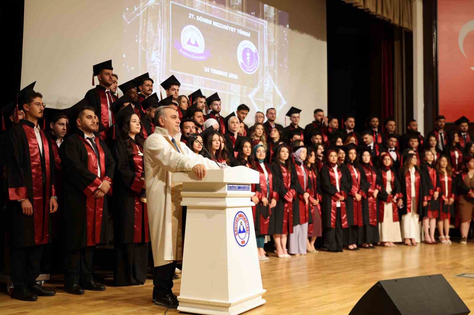 ERÜ Veteriner Fakültesi yeni mezunlarını verdi