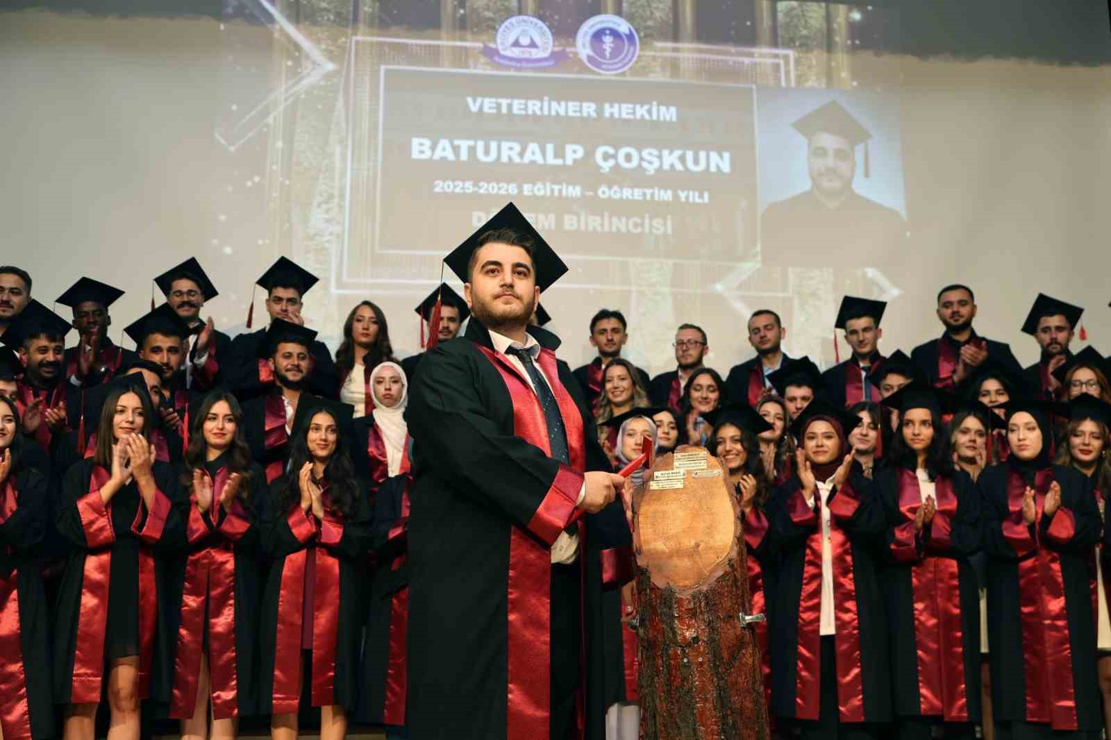 ERÜ Veteriner Fakültesi yeni mezunlarını verdi