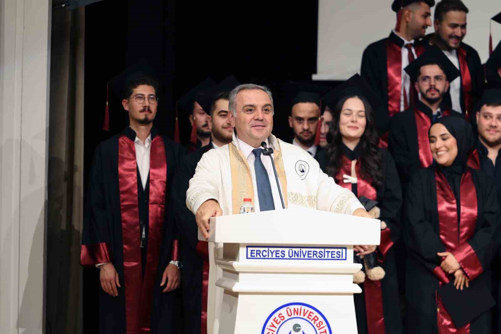 ERÜ Veteriner Fakültesi yeni mezunlarını verdi