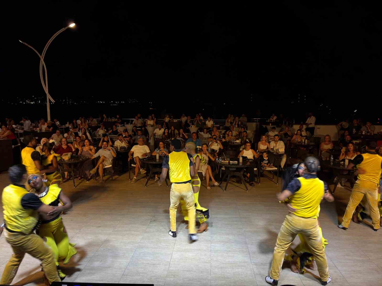 Bardakçı Koyu’nda tatil konser ve dans şovlarıyla renklendi