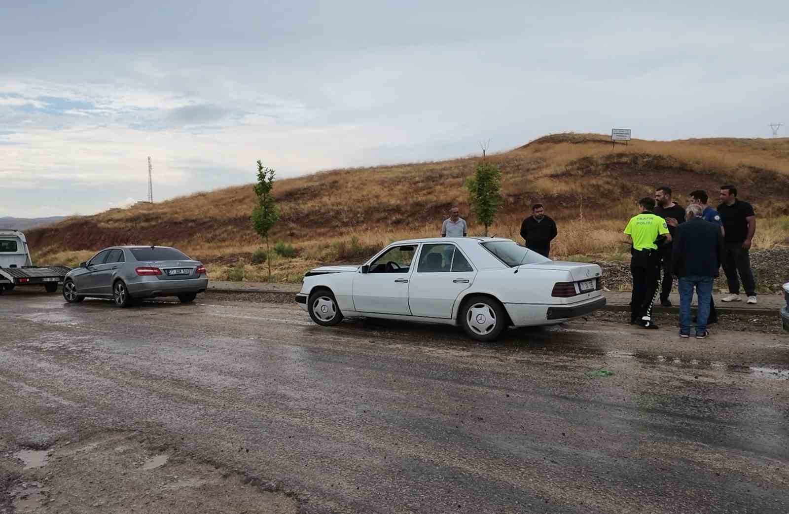 Kırıkkale’de iki otomobil çarpıştı: 3 yaralı