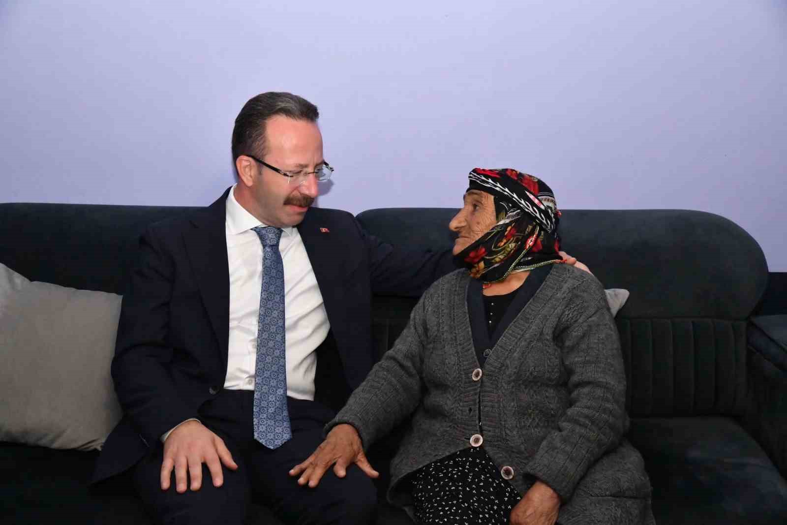 Vali Yamlı, Şehit yakınının mesajına kayıtsız kalmadı; Aileyi evinde ziyaret etti