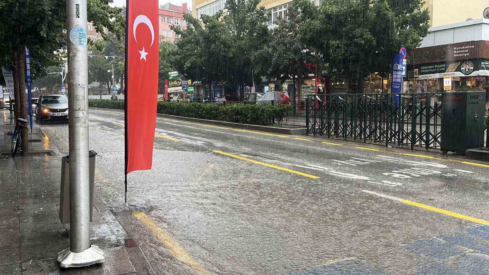 Çorum’da sağanak hayatı olumsuz etkiledi