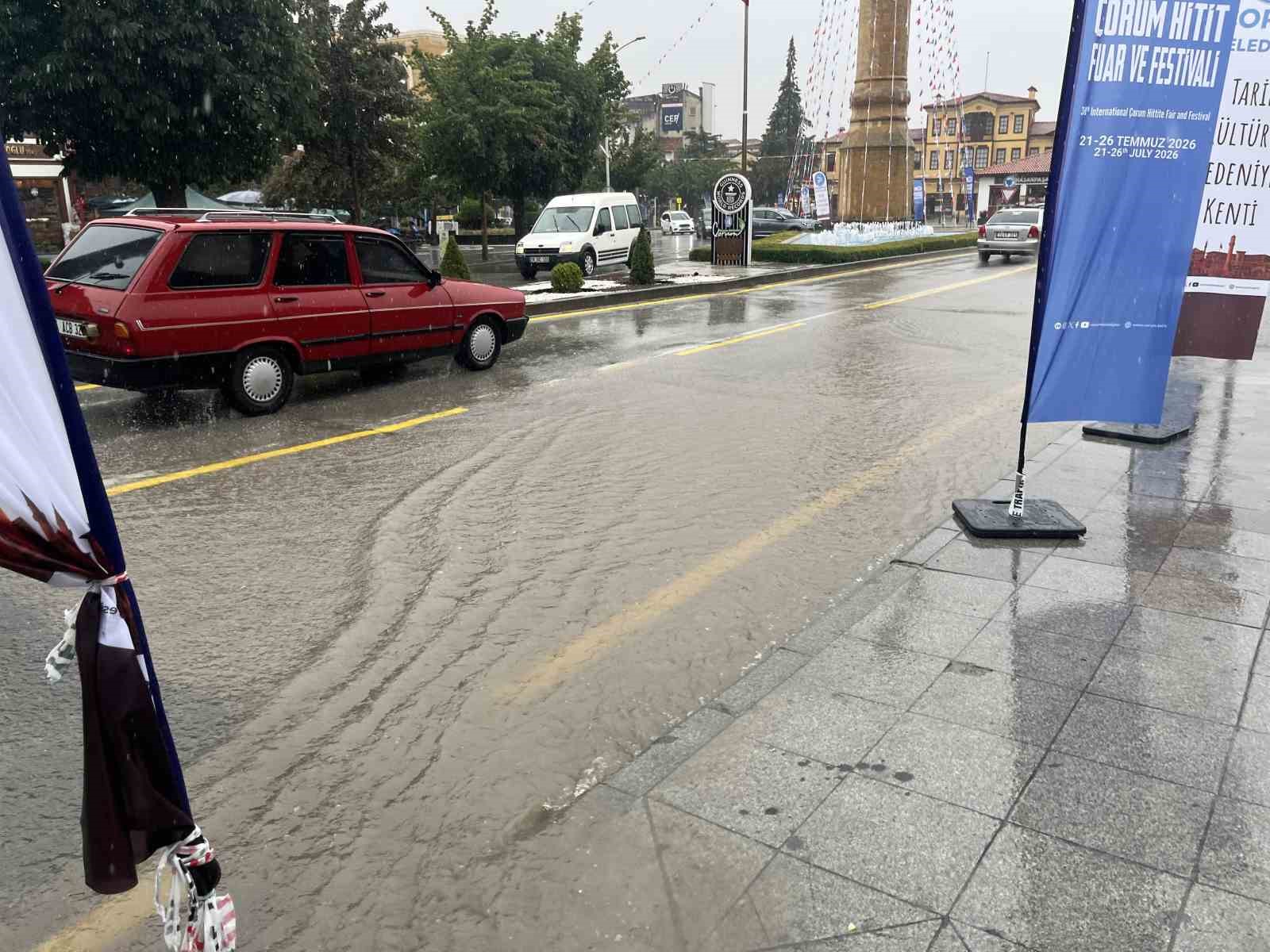 Çorum’da sağanak hayatı olumsuz etkiledi
