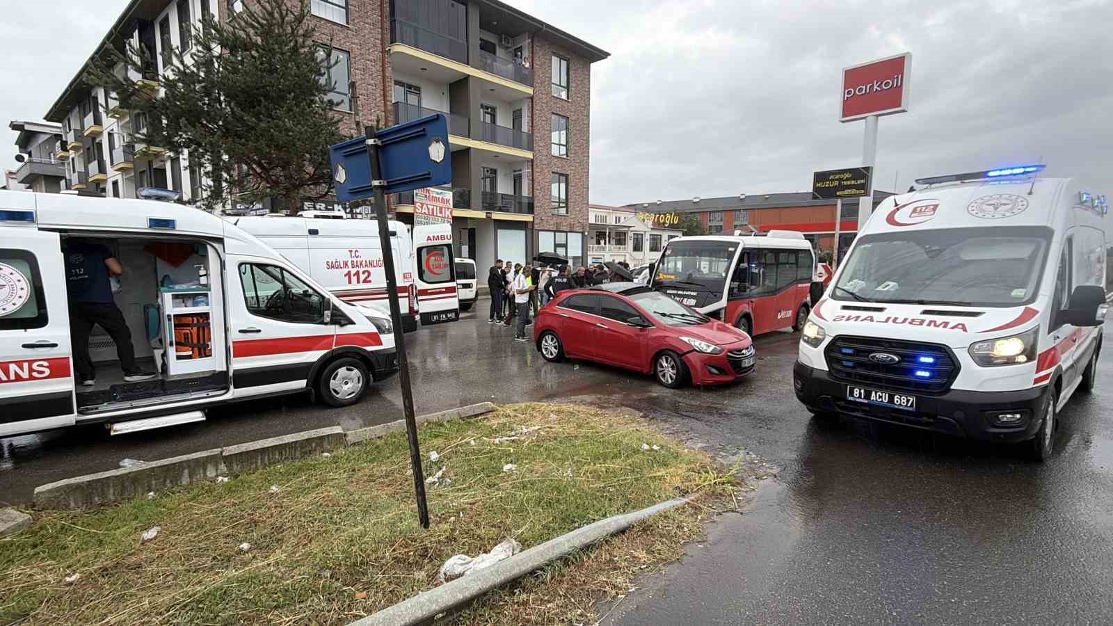 Sağanak beraberinde kazayı getirdi: 5 yaralı