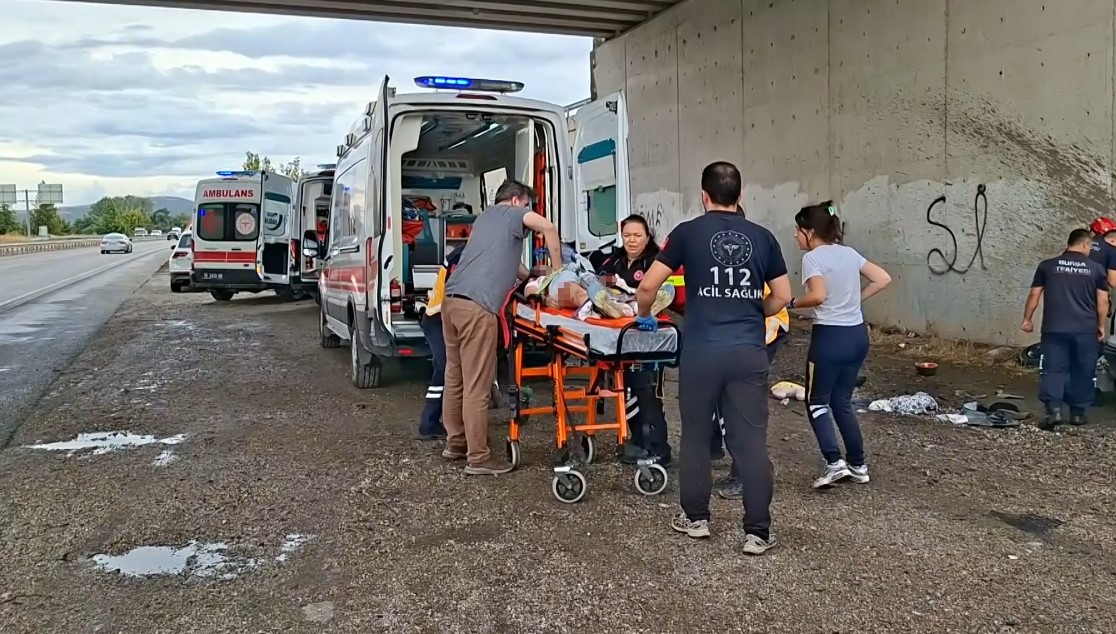 Bursa’da köprülü kavşakta feci kaza: 3 ölü, 2 ağır yaralı