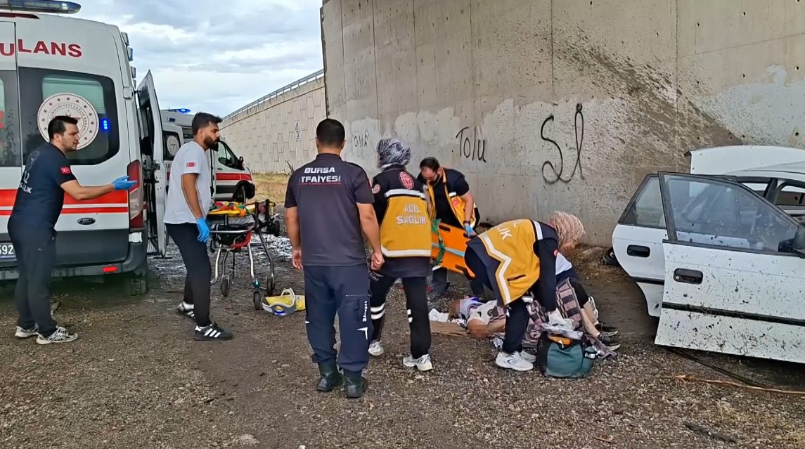 Bursa’da köprülü kavşakta feci kaza: 3 ölü, 2 ağır yaralı
