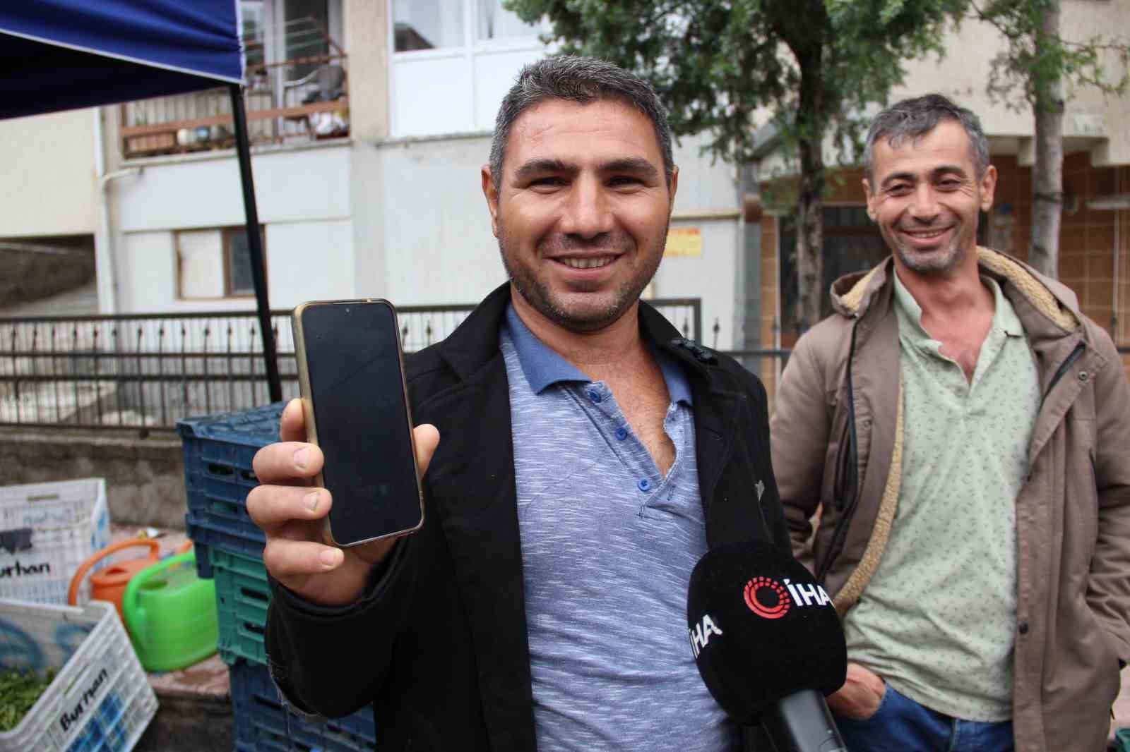 Çorum’da sağanak pazarcılara zor anlar yaşattı