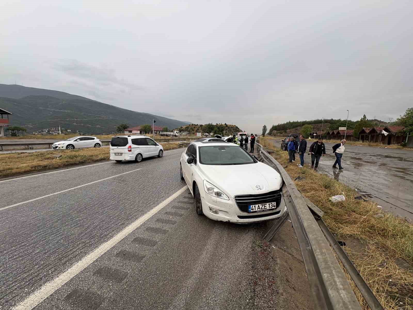 D100’de sağanak yağış çok sayıda kazaya sebep oldu