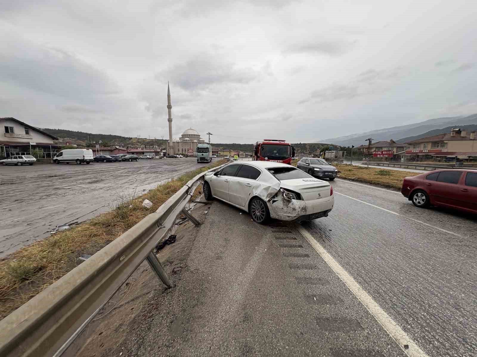 D100’de sağanak yağış çok sayıda kazaya sebep oldu