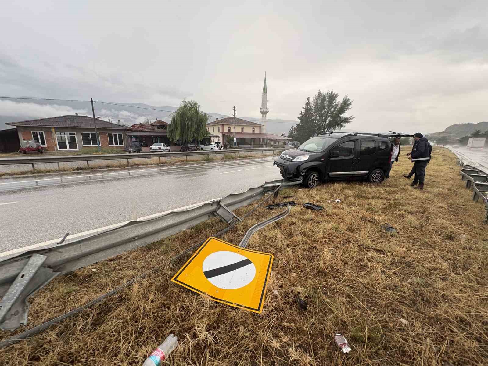 D100’de sağanak yağış çok sayıda kazaya sebep oldu