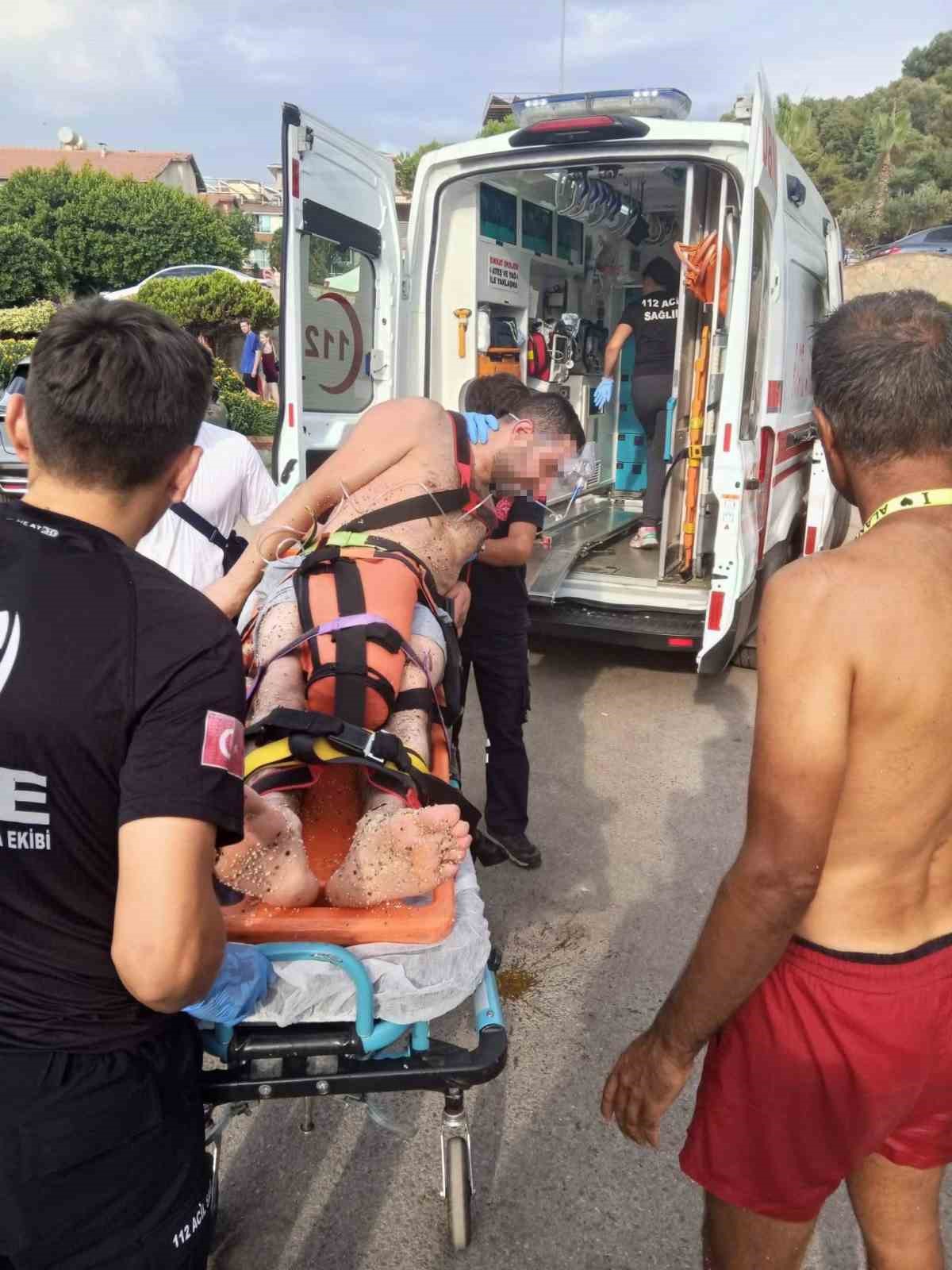 Alanya’da boğulma tehlikesi geçiren tatilciyi cankurtaran kurtardı