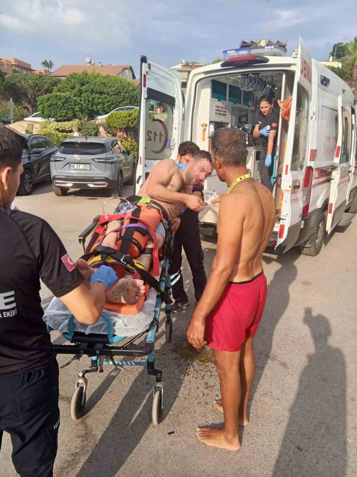 Alanya’da boğulma tehlikesi geçiren tatilciyi cankurtaran kurtardı