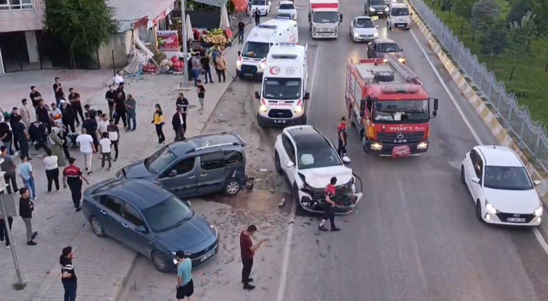 Van’da zincirleme trafik kazası: 1 yaralı