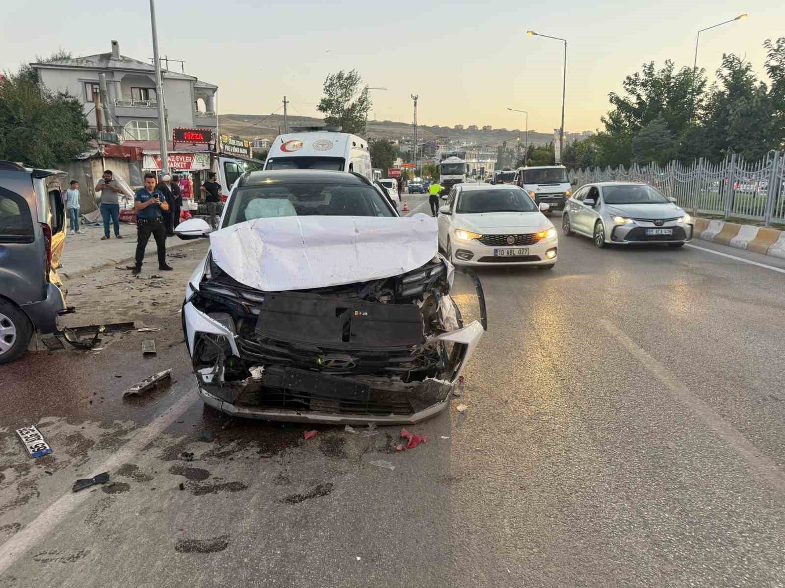 Van’da zincirleme trafik kazası: 1 yaralı