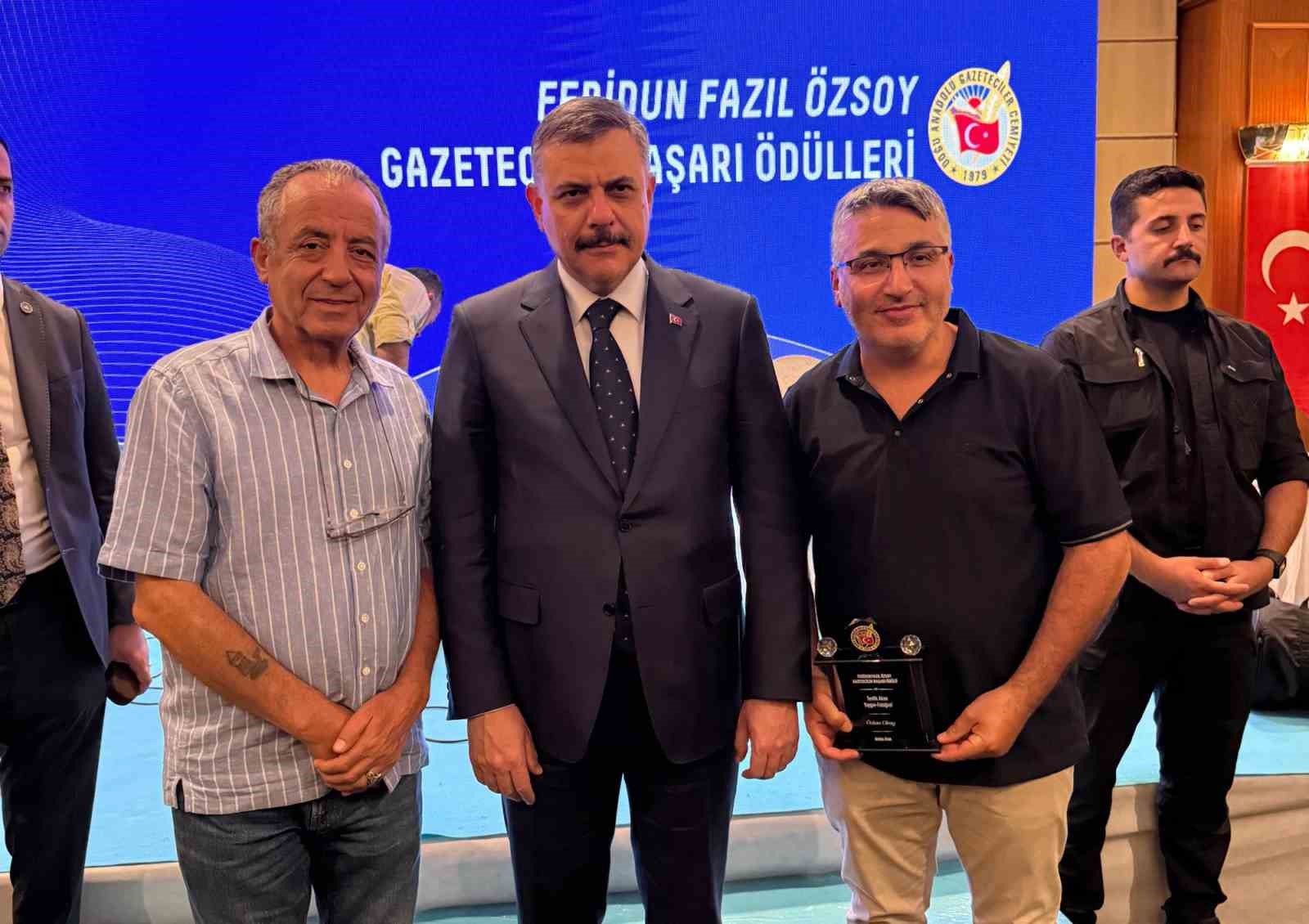 Feridun Fazıl Özsoy Başarılı Gazeteciler Ödül Töreni’nde İHA’ya ödül