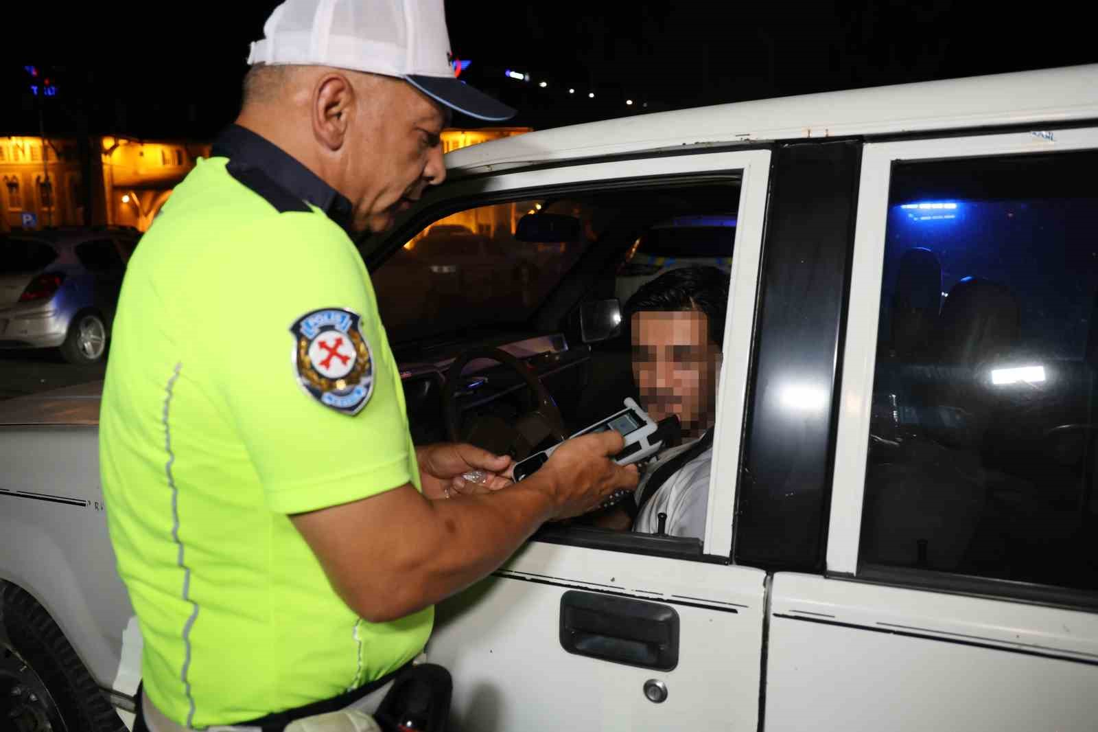 Adana’da trafik denetiminde 42 sürücüye ceza yağdı