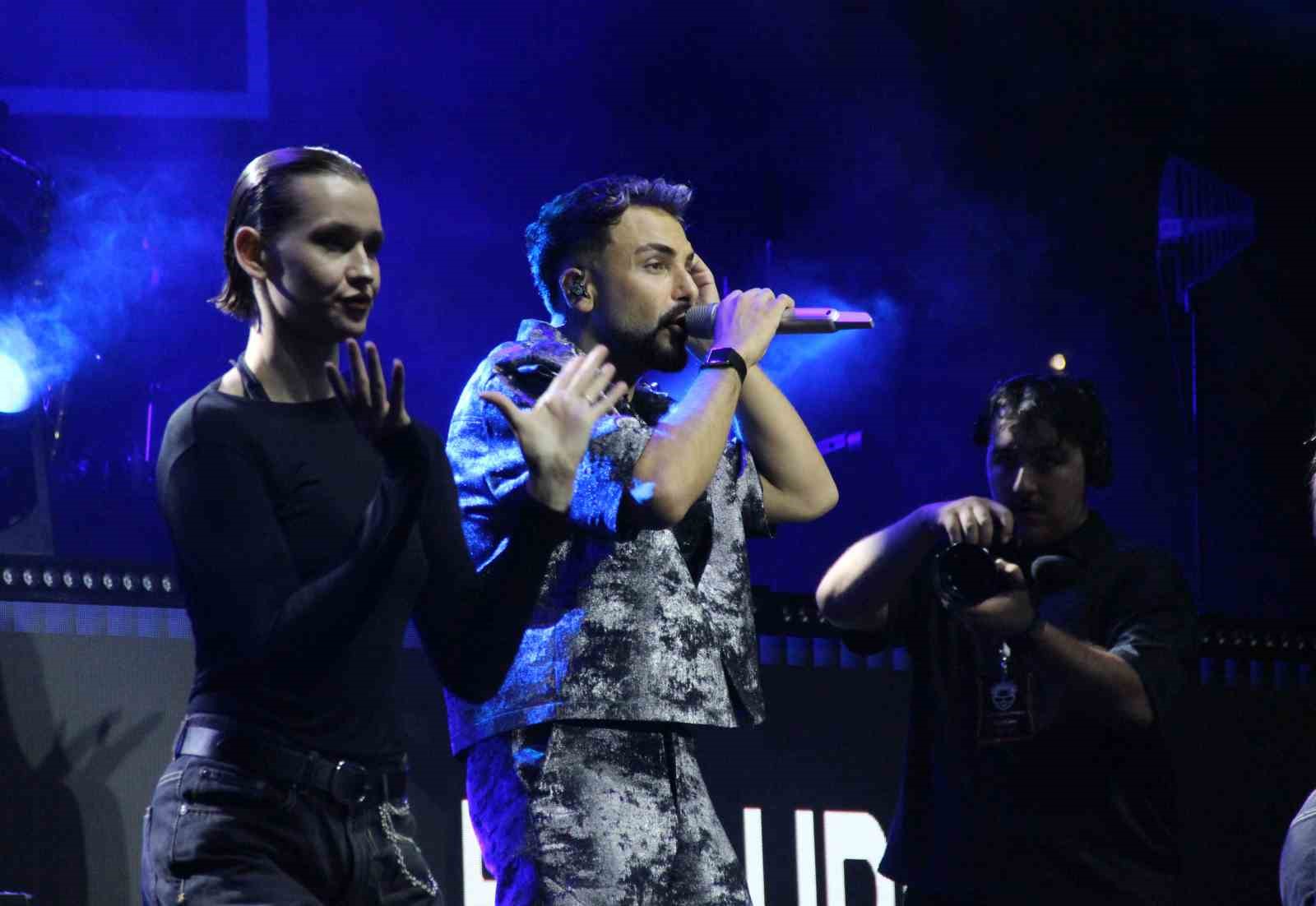 Sefo Çorum’da hayranlarına unutulmaz bir gece yaşattı