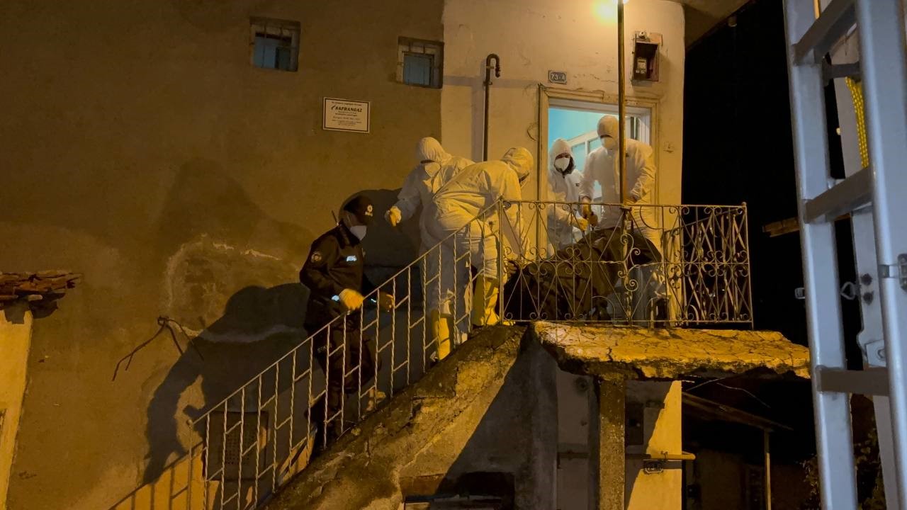 Ağır koku acı gerçeği ortaya çıkardı: 73 yaşındaki adam evinde ölü bulundu