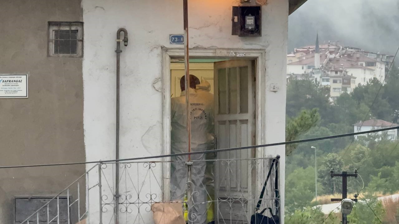 Ağır koku acı gerçeği ortaya çıkardı: 73 yaşındaki adam evinde ölü bulundu