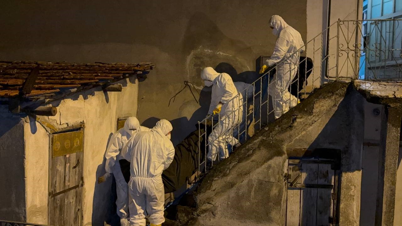 Ağır koku acı gerçeği ortaya çıkardı: 73 yaşındaki adam evinde ölü bulundu