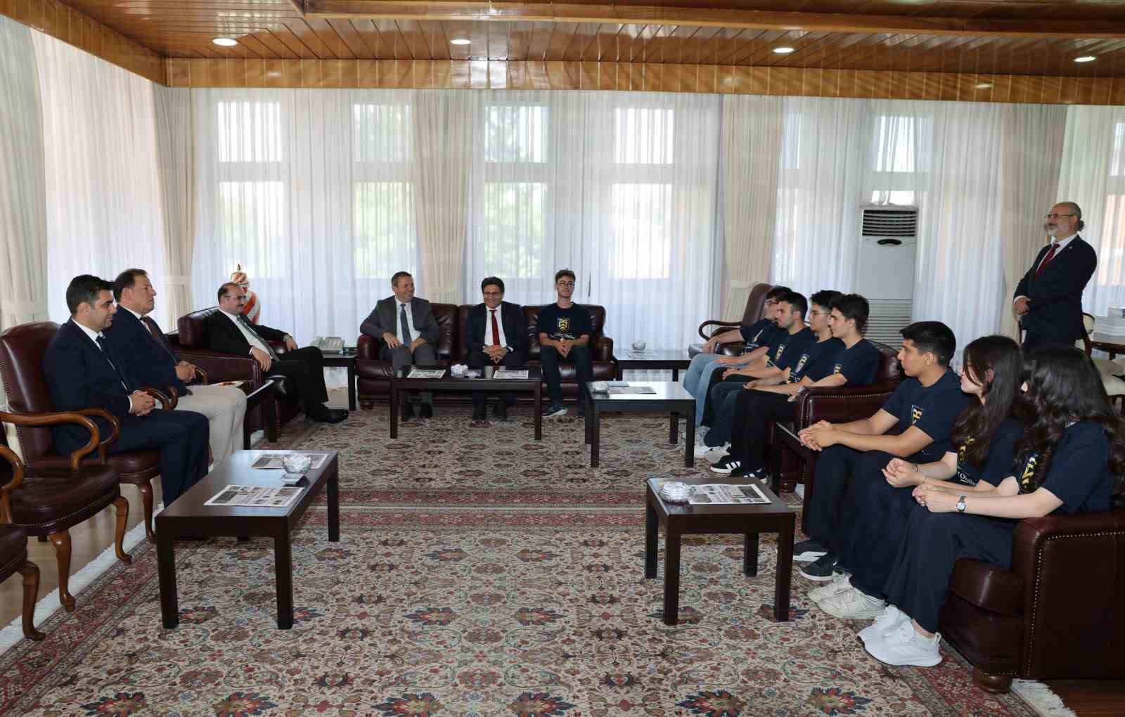 Atatürk Üniversitesi özel vakıf okullarından 2026 YKS’de zirveye taşınan başarı