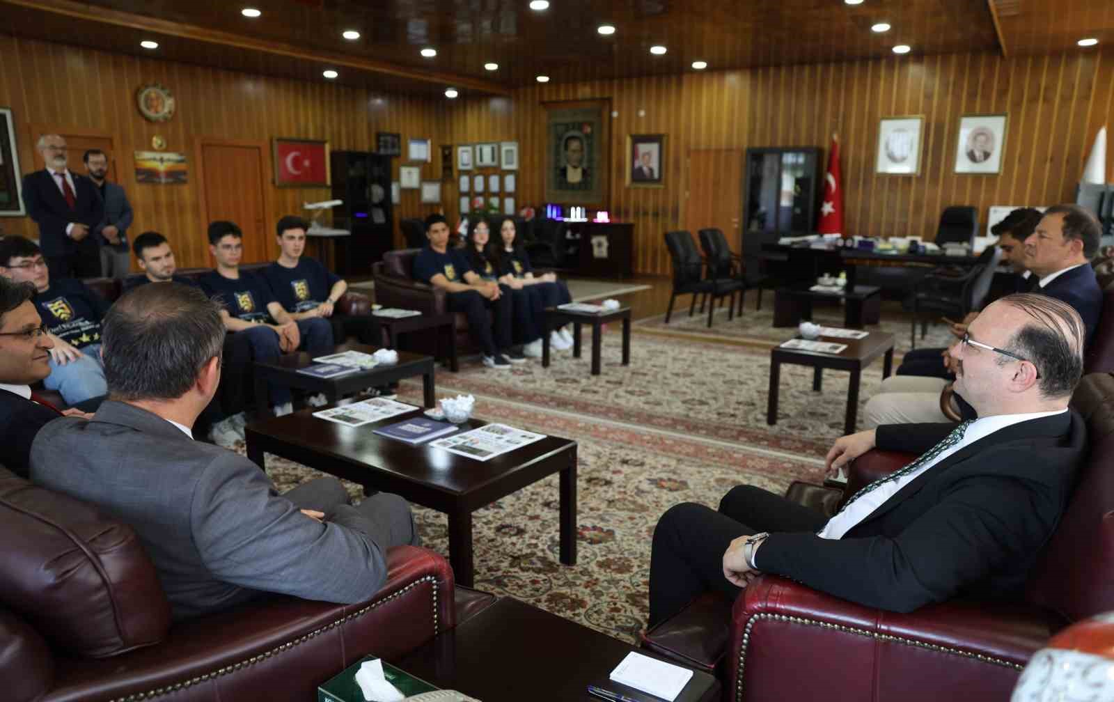 Atatürk Üniversitesi özel vakıf okullarından 2026 YKS’de zirveye taşınan başarı