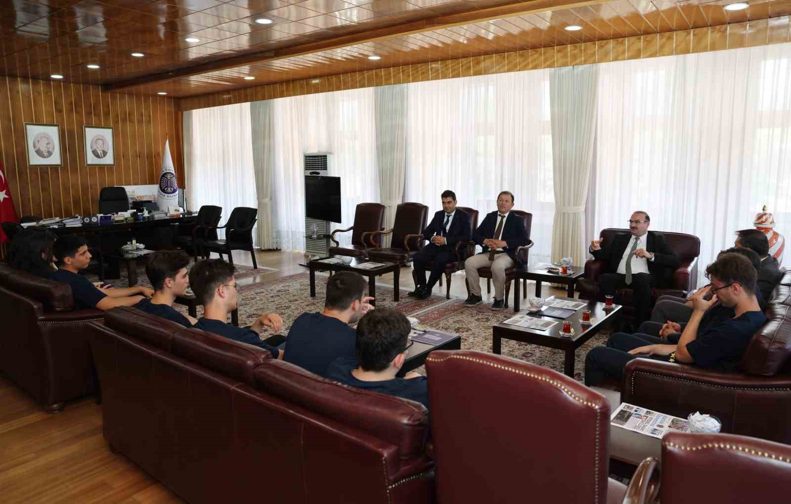Atatürk Üniversitesi özel vakıf okullarından 2026 YKS’de zirveye taşınan başarı