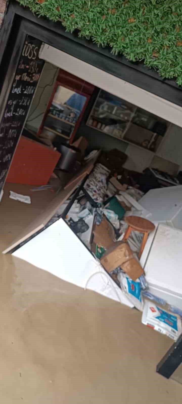 Kastamonu Valiliği: "150’den fazla ev, iş yeri ve depoyu su basmış, bazı taşıtlar su birikintisinde kalmıştır"